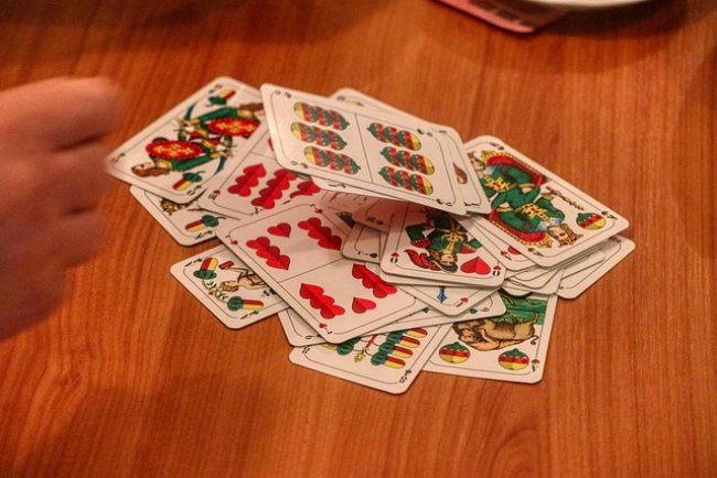 Poker, Vending Machines, and Table Games – Complete Online Casino Guide